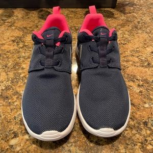 Nike Roshe, Gently used